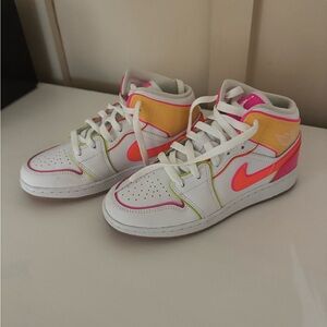 Nike Jordan 1 Glow Mid Edge GS size 4 big kid